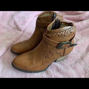 NEW brown cowgirl boots/ booties!! 😊